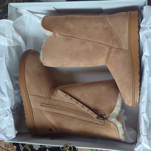 NWT Abeo Victoria shearling boots